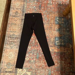 Lululemon Wunder train sz 6. Black colour